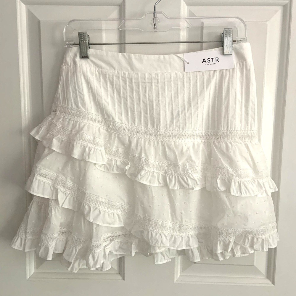 NWT Astr Kensley Eyelet Tiered Mini Skirt White Cottage Core Coquette Fairy M